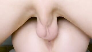 The girl is able to make a squirt with her pussy while fucking