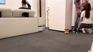 The delivery guy came to the house and was asked to cum on the wife's mouth