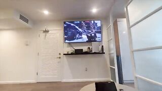 Babe doesn’t let her boyfriend finish his video game