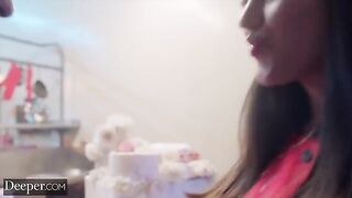 The baker competes with her friend, showcasing her stunning figure