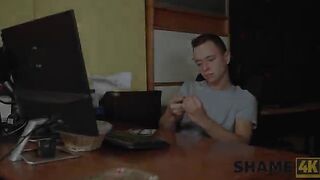 The guy played a trick on the shop employee and had wild sex