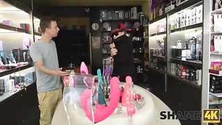 The guy played a trick on the shop employee and had wild sex