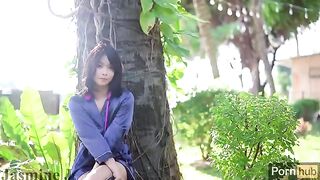A hot Asian girl masturbating in the garden, exclusive video
