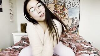 A pretty Chinese girl was very happy to make a masturbation video