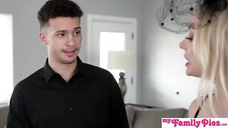 Stepsis shows how her pussy became wet and what she wants