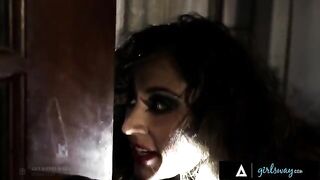 Hooker Reena Sky gets information from Investigator Riley Reid