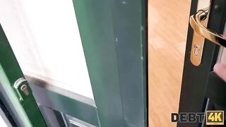 Smart girl used her pussy to settle the debt with the collector