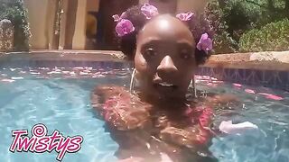 Skinny ebony babe Elsie shakes big ass in the pool