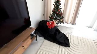 The courier brought a package and his wife's ass to a stranger for delivery