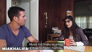 Můj přítel mi nedovolí mít trojku, takže jsem si najedl dva velikánové