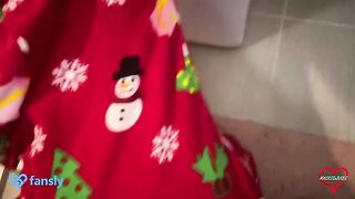 I helped my stepmom get out of the washing machine, for which she thanked me with hot sex!