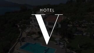 The insatiable guest Ginebra has sex with a bartender in the hotel