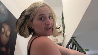 A woman prefers to receive a cock than money in her pocket, pure gold!