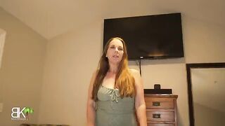 Sharing a bed with my hot stepmom, who has a big ass and is an MILF