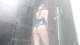 Babe came to the shower and ended up with a wet pussy