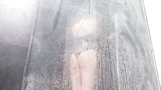 Babe came to the shower and ended up with a wet pussy