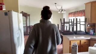 The future dad tried to get a better deal from the pregnant Latina landlord