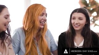 Lauren Phillips teaches lesbians to fuck using a three-way
