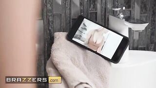 Isabelle Deltore caressed Jordi in the shower, then he took her