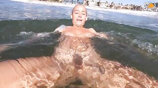 Couple fucks publicly on the beach in Valencia