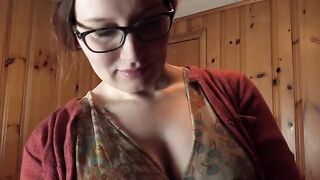 Pose for hot Bettie Bondage in a steamy 4K video