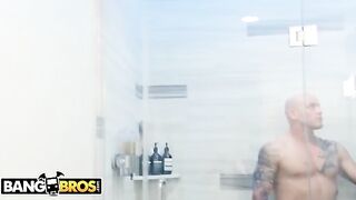 Derrick Pierce ambushed by horny PAWG step sister Mia Malkova in a steamy scene