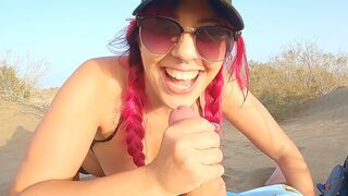 A foreign girl exposed herself at night, an Italian wife by day