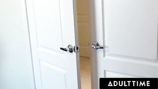 Peeping MILF Alexis Fawx scissored with Carter Cruise in a steamy scene