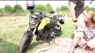 Biker dude banged Wet Kelly on a picnic