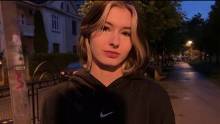 An 18-year-old girl is fucking with a rich guy she met on the first date