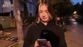 An 18-year-old girl is fucking with a rich guy she met on the first date