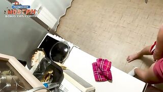 The wife accidentally saw a friend and had to suck him off