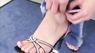 Juicy brunette makes a stunning blowjob and fucks beautifully