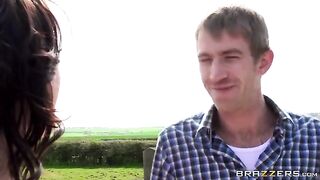A juicy beauty got fucked on the haystack