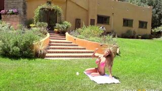 A couple fucked on the grass, a very interesting sight to see