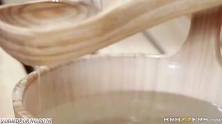 The guy suggested the adult woman to fuck in the sauna