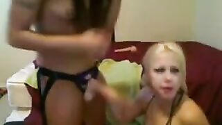 A blonde with big boobs has virtual sex in the chat room