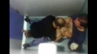 The camera in the toilet caught some hot gay action, damn!