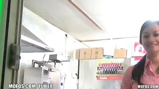 A saleswoman is getting fucked for some money on Snapchat