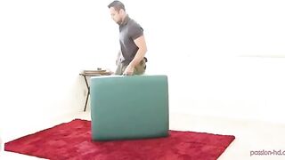 The masseur got his hands on a juicy client's pussy