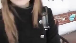 A daring girl who loves to suck cock in public places without any embarrassment