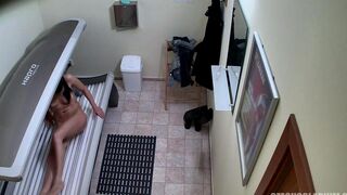 Nude client caught on camera in a Czech solarium