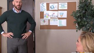 The girl is fucking with her boss on the table in pantyhose