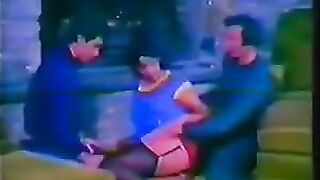 A retro threesome sex video with an Italian twist - Eporn