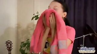 A grandfather fucks a young girl in her ass hole, it’s hot!