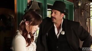 A mature man and his young girlfriend have a hot sex