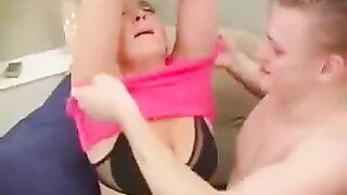 A hot woman is having sex with a man in a chair - Eporn