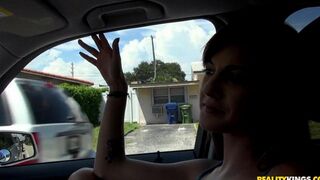 Skinny chick got banged by a pickuper right in his car