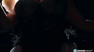 Big tits burlesque with Liza Biggs, a North Carolina model
