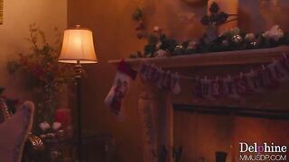 A hot blondie in Christmas heels has a great cunni